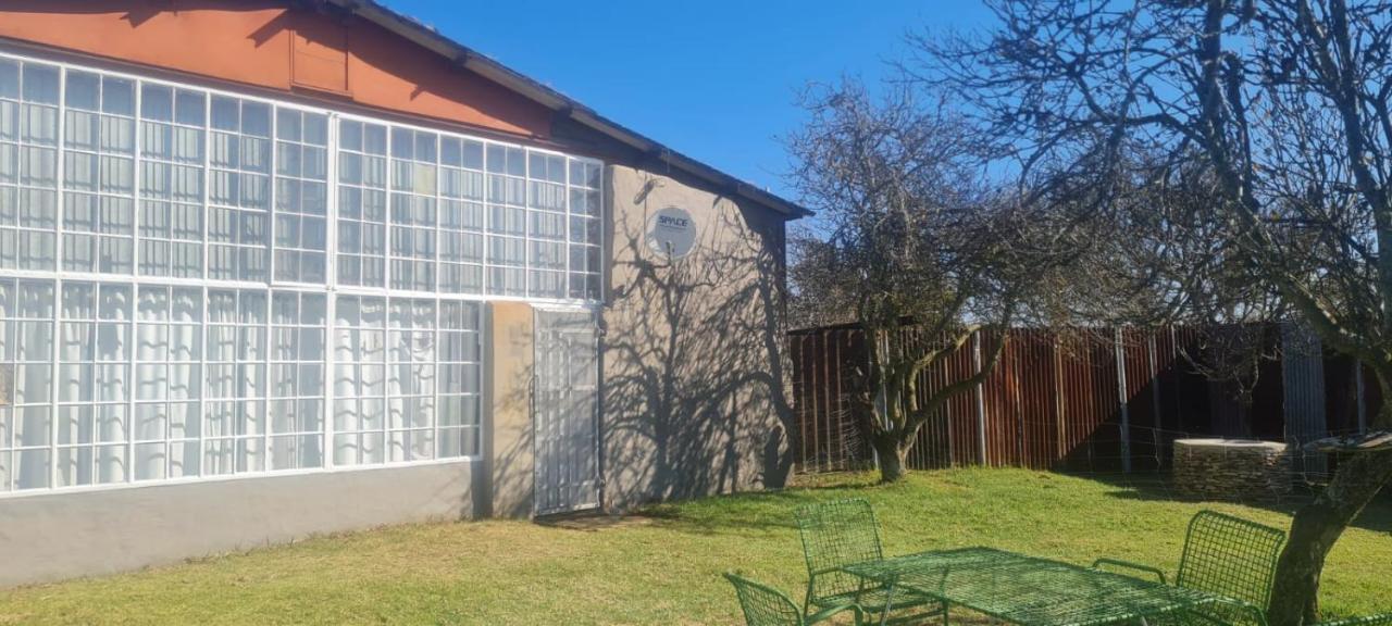 Green Thumb Farm Stay Эрмело Экстерьер фото